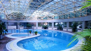 Indoor spa tub - Jianguo Hotspring Hotel (Beijing)