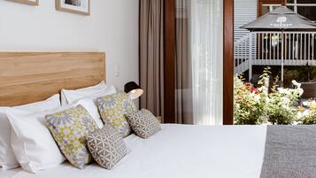 Literie de qualité supérieure, surmatelas, minibar, bureau