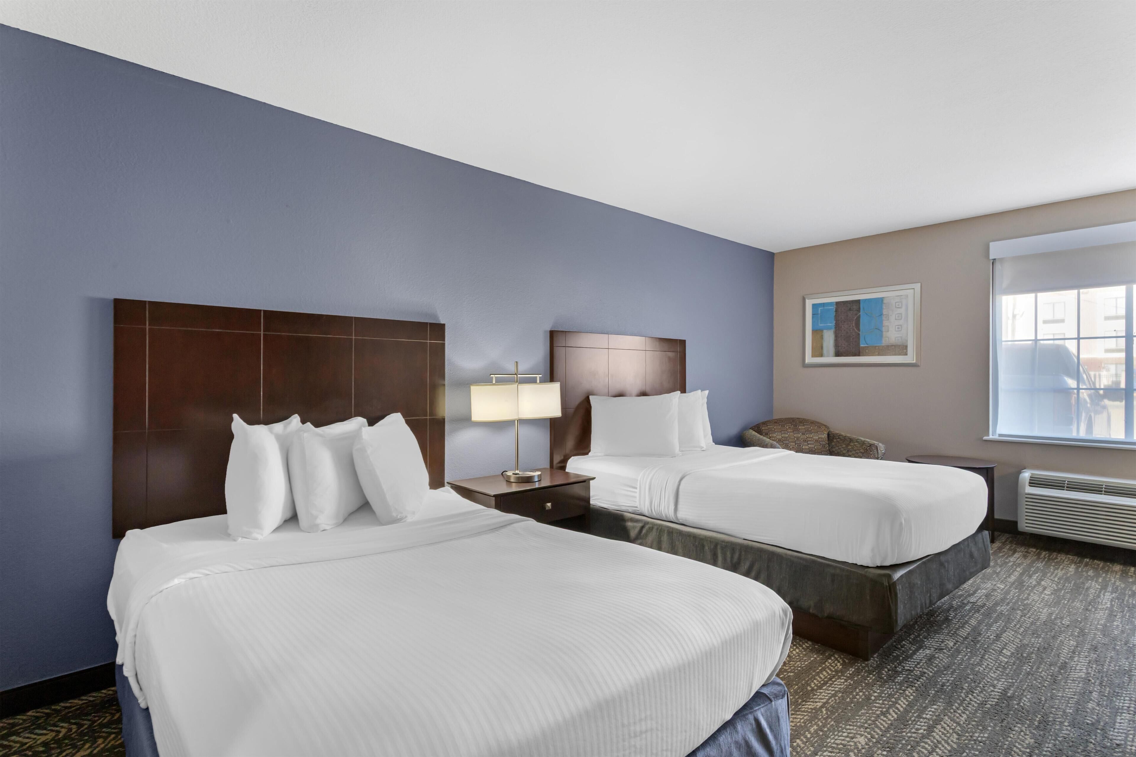 高級寢具、書桌、手提電腦工作空間、遮光窗簾/窗簾