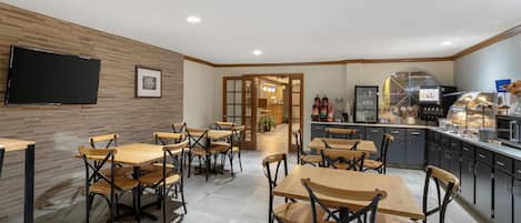 Café da manhã com buffet grátis todos os dias