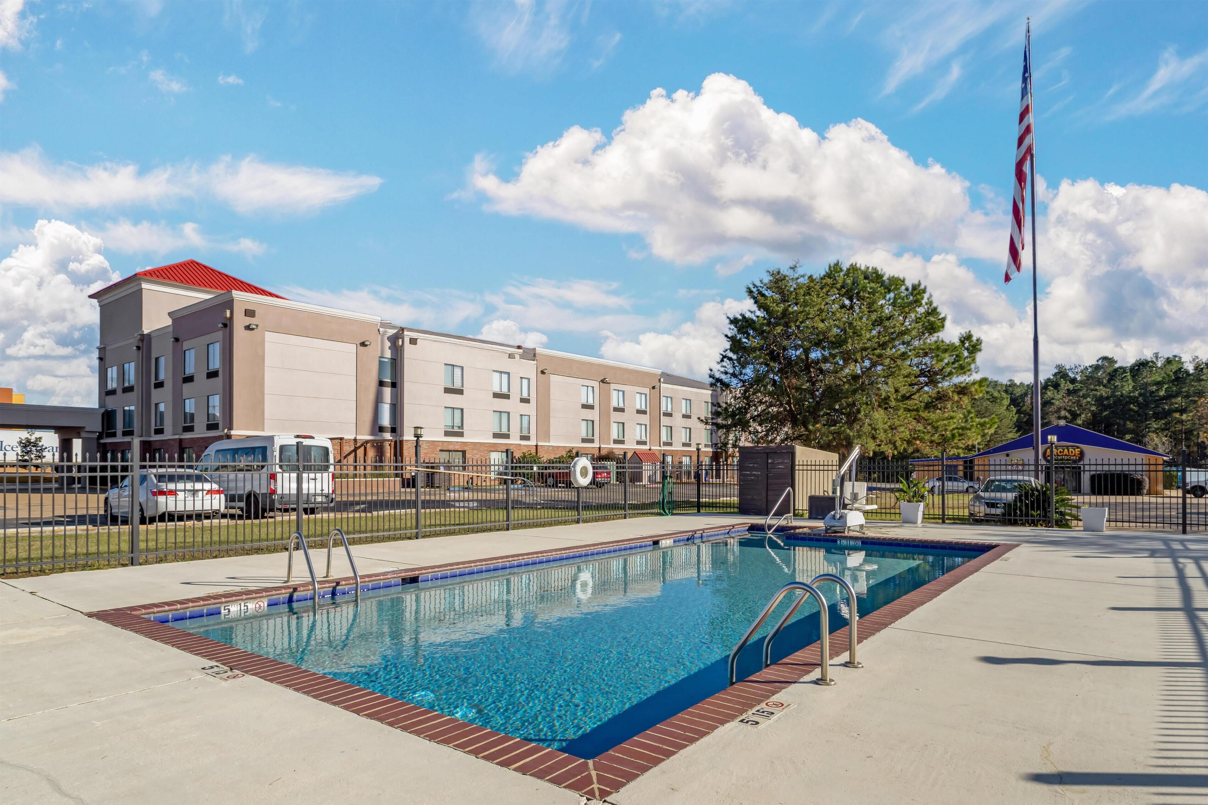 屋外プール、プール パラソル、サンラウンジャー