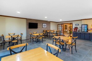 包含每日自助早餐