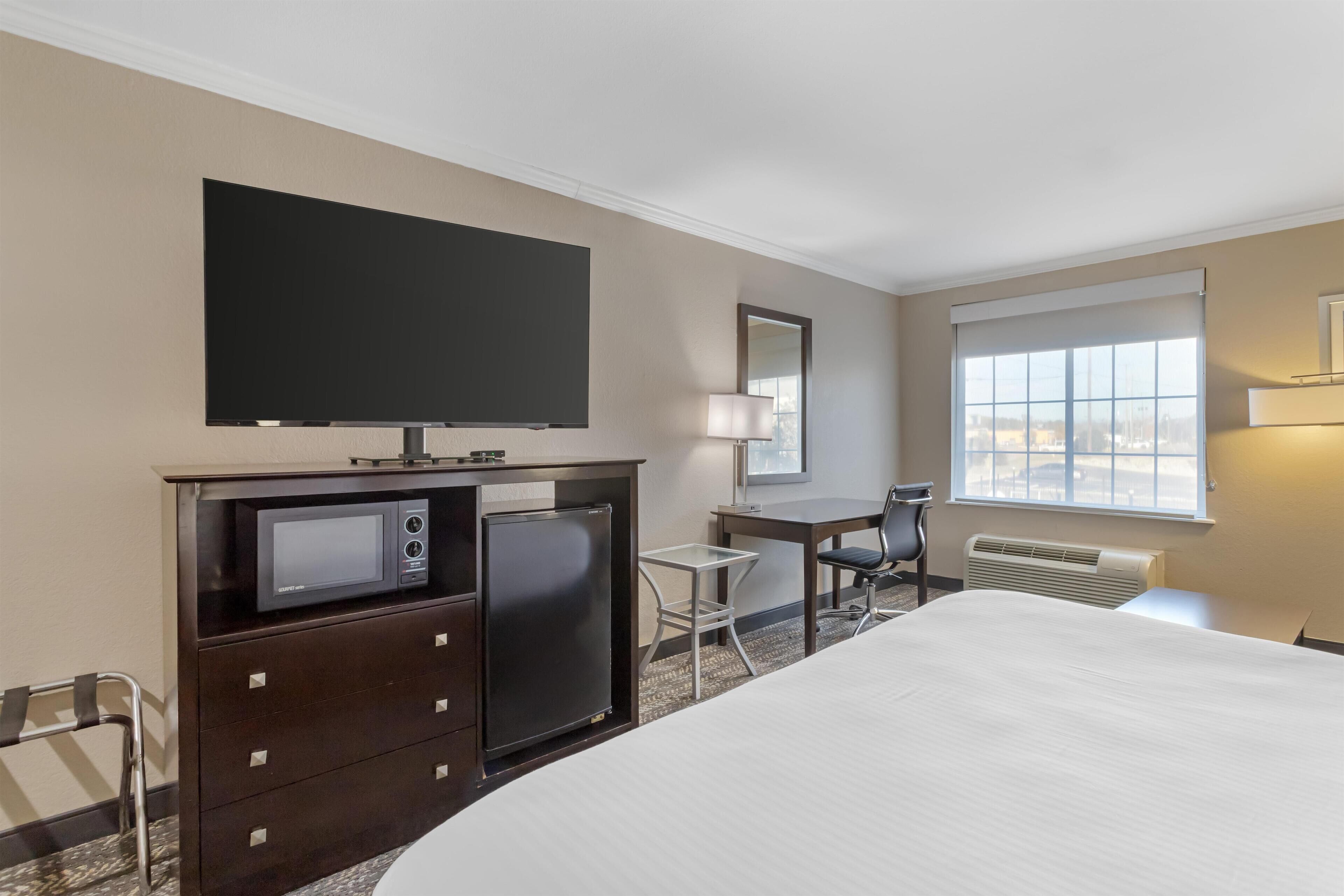 Standard Room, 1 King Bed, Non Smoking, Refrigerator & Microwave (with Single Sofabed) | Premium bedding, desk, laptop workspace, blackout drapes