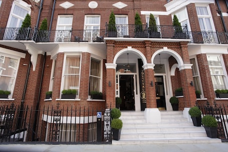 Front of property. Presidential Apartments - Kensington