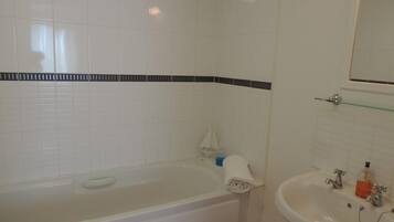 Luxury-Apartment, eigenes Bad, Meerblick | Badezimmer