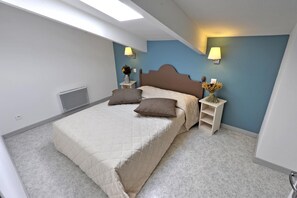 Decoración personalizada, muebles diferentes y ropa de cama
