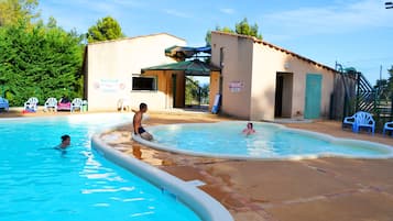 حمام سباحة خارجي