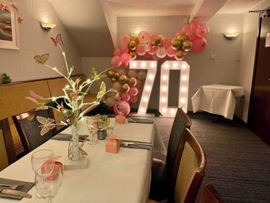 ランチ、ディナーに営業 (郷土料理、オーシャン ビュー)