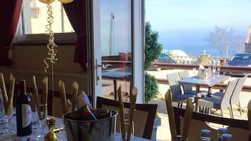 Lunch, dinner served; Regional cuisine, sea views
