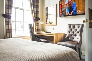 Standard Double Room | Egyptian cotton sheets, premium bedding, Select Comfort beds, desk - Cove Bay Hotel (Aberdeen)