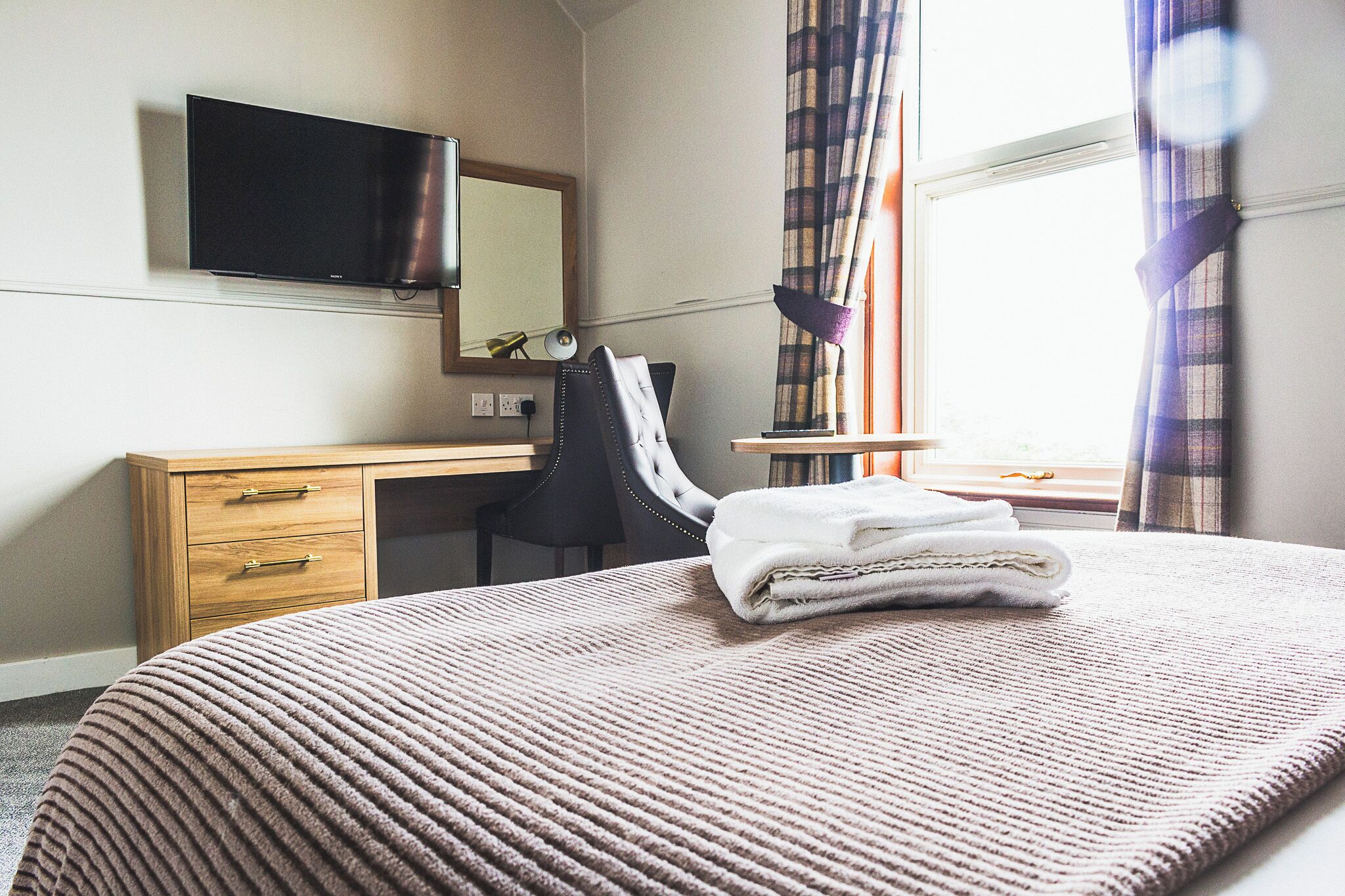 1 bedroom, egyptian cotton sheets, premium bedding, select comfort beds