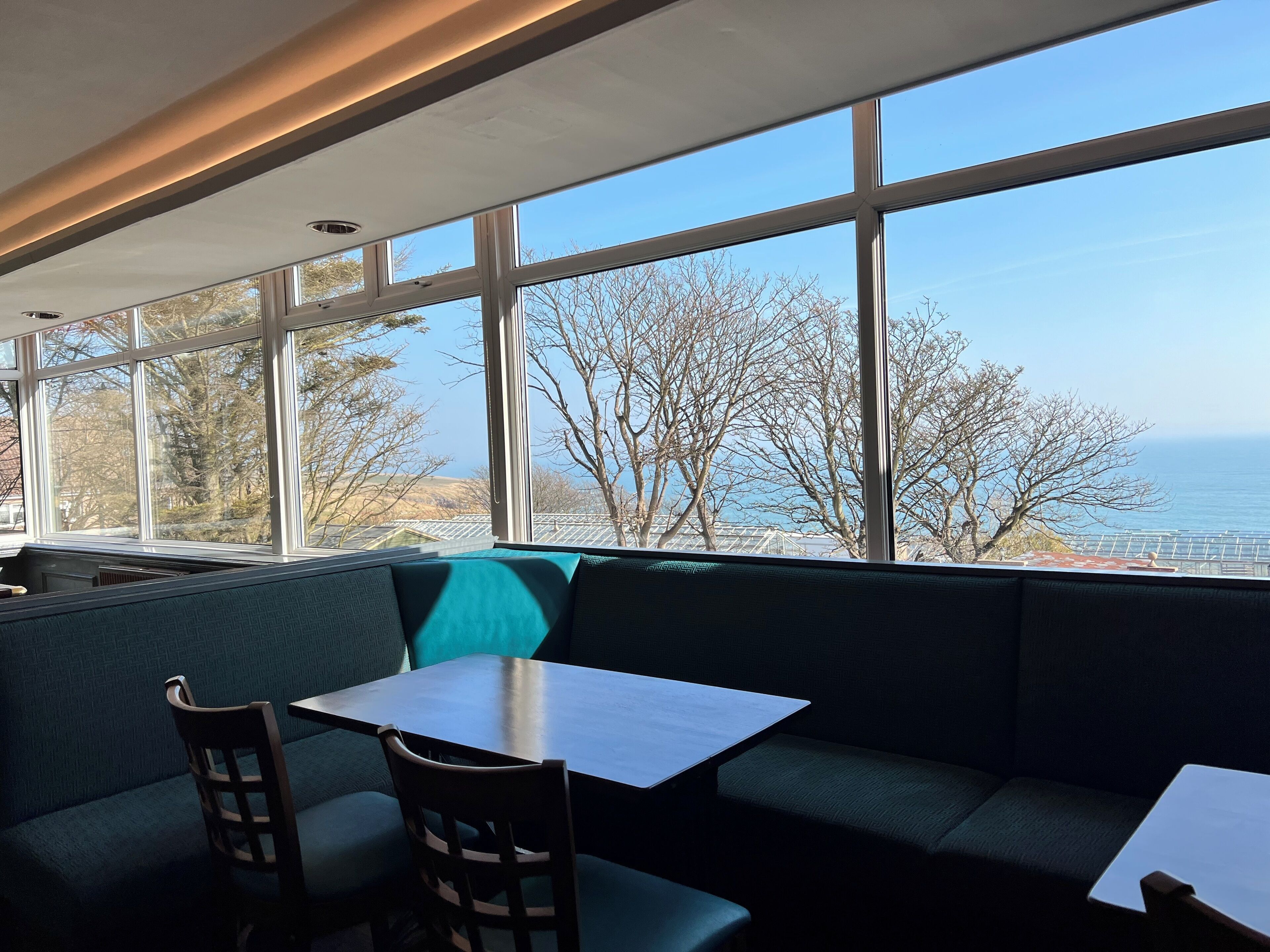 Pub, ocean views, open daily