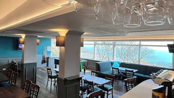 Pubi, valtamerinäköala, avoinna joka päivä