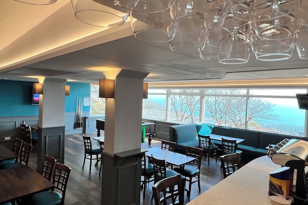 Pub, ocean views, open daily