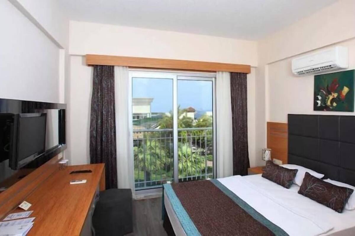 Minibar, in-room safe, desk, soundproofing