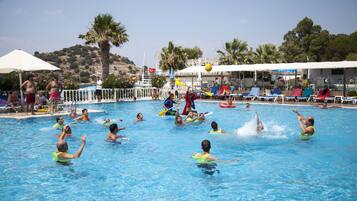 Piscina coperta, 3 piscine all'aperto, lettini