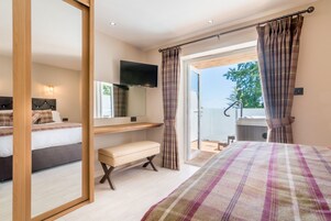 Deluxe Studio Suite, Hot Tub | Seterika/papan seterika, Wi-fi percuma, cadar katil, akses kerusi roda 