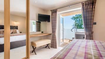 Tabla de planchar con plancha, wifi gratis y ropa de cama