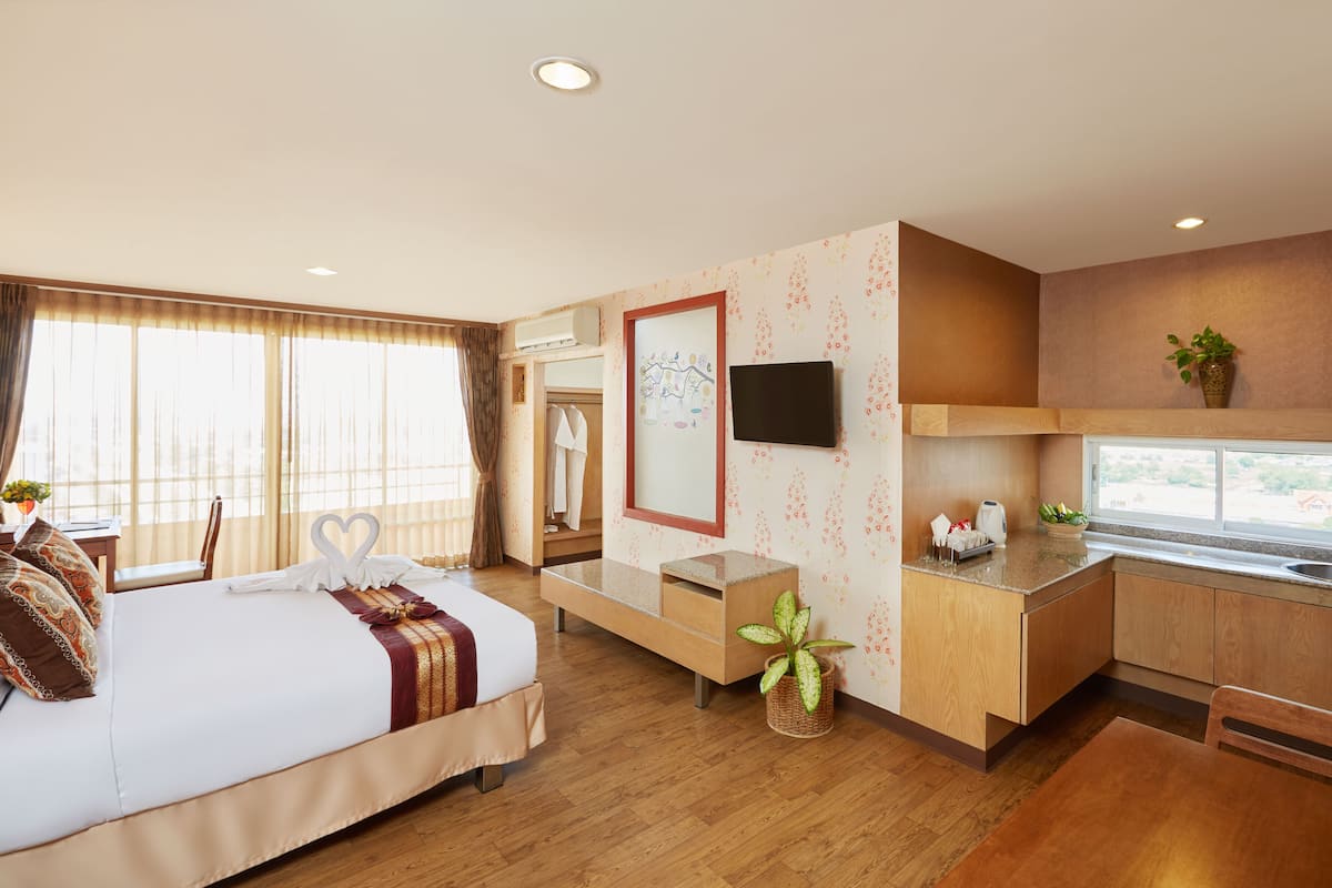 Suite monolocale Deluxe, 1 letto king | 1 camera, una scrivania, postazione laptop, tende oscuranti