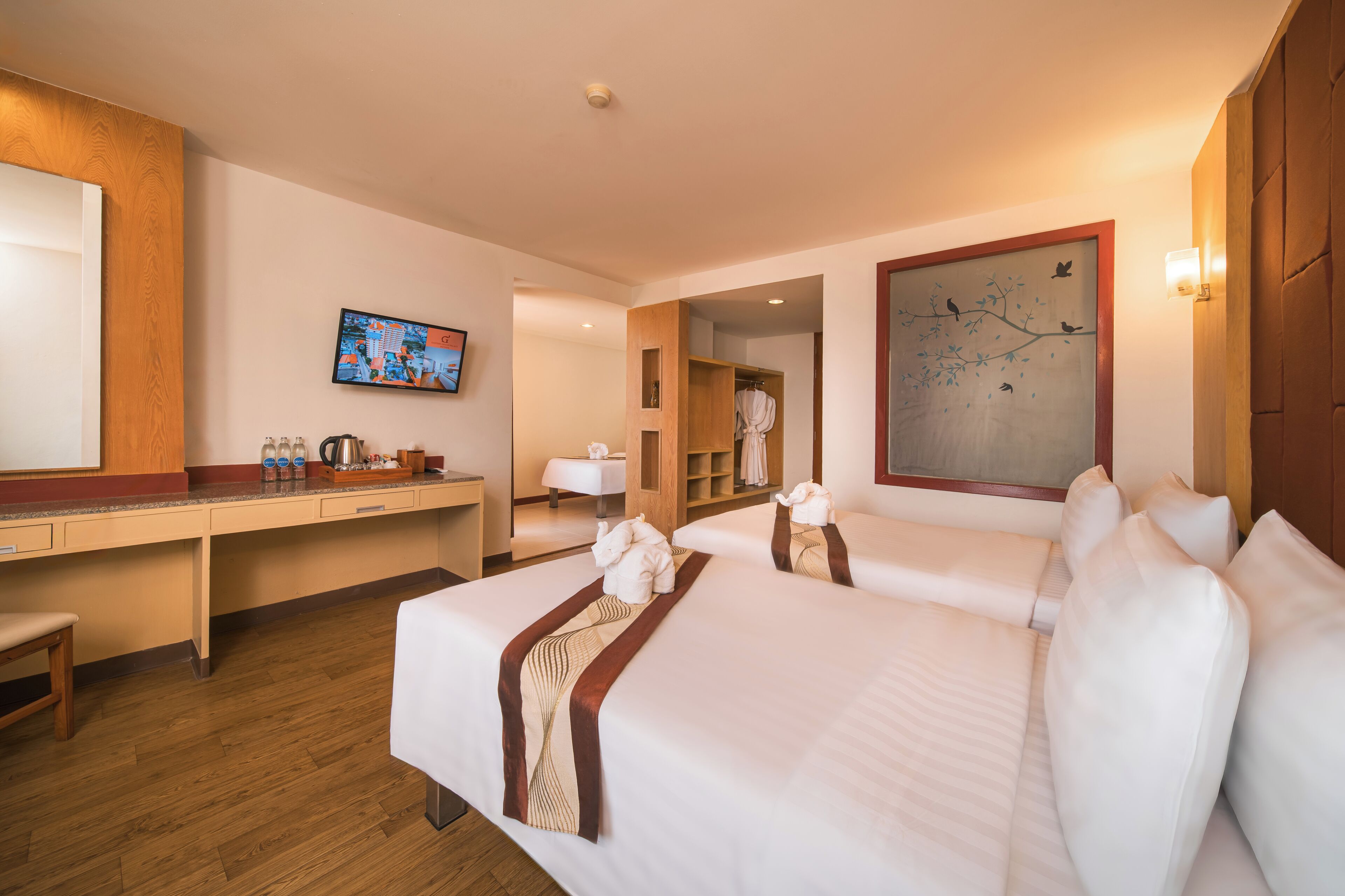 华丽客房, 3 张单人床 | 办公桌、笔记本电脑工作区、遮光窗帘、免费 WiFi