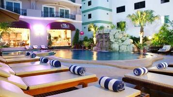 Outdoor pool, pool umbrellas, sun loungers