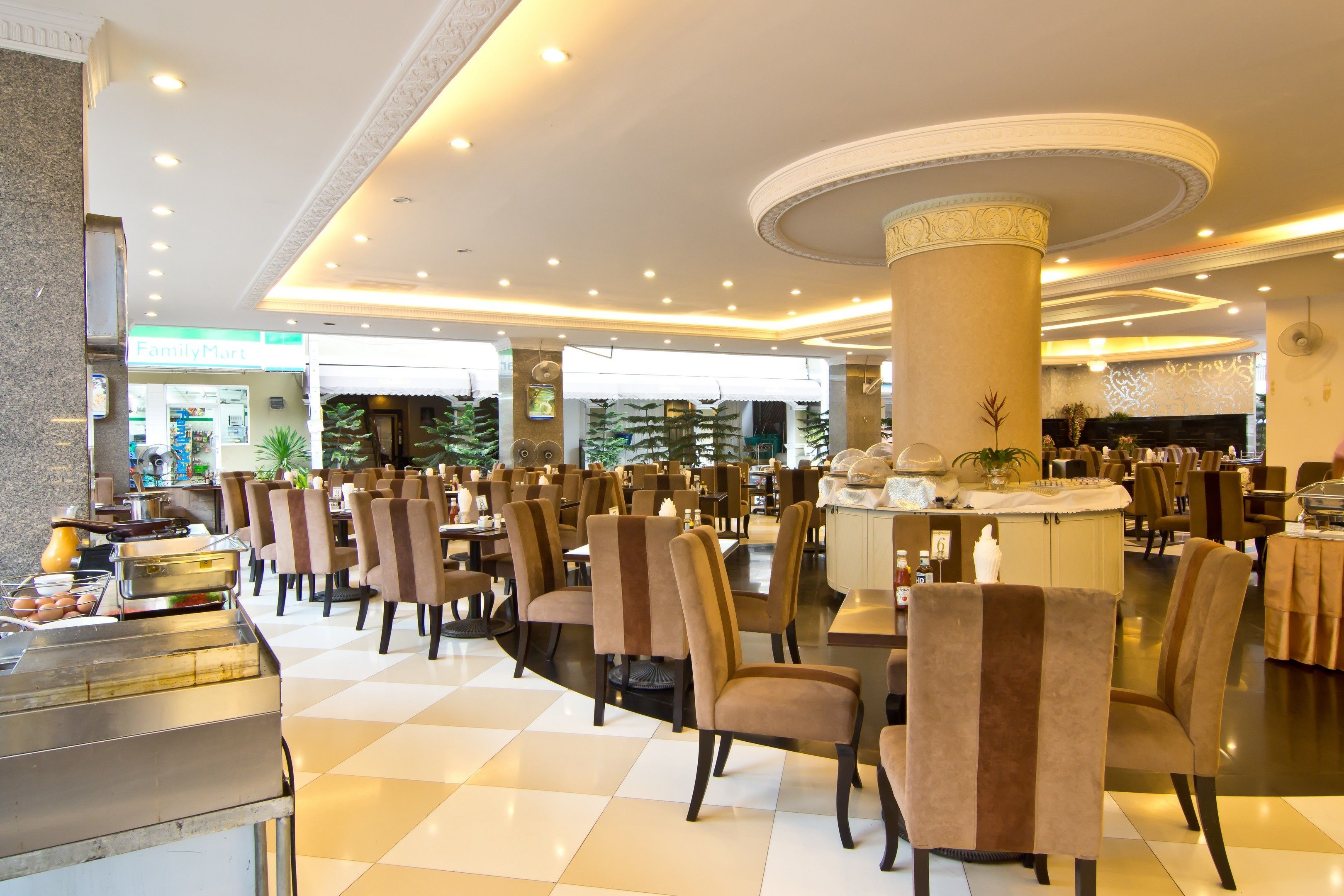 A spacious restaurant with high ceilings, a central column, and a checkered floor.