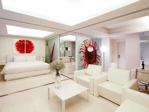 Suite, 1 très grand lit (Residential) | Literie de qualité, minibar, coffre-fort, décor unique