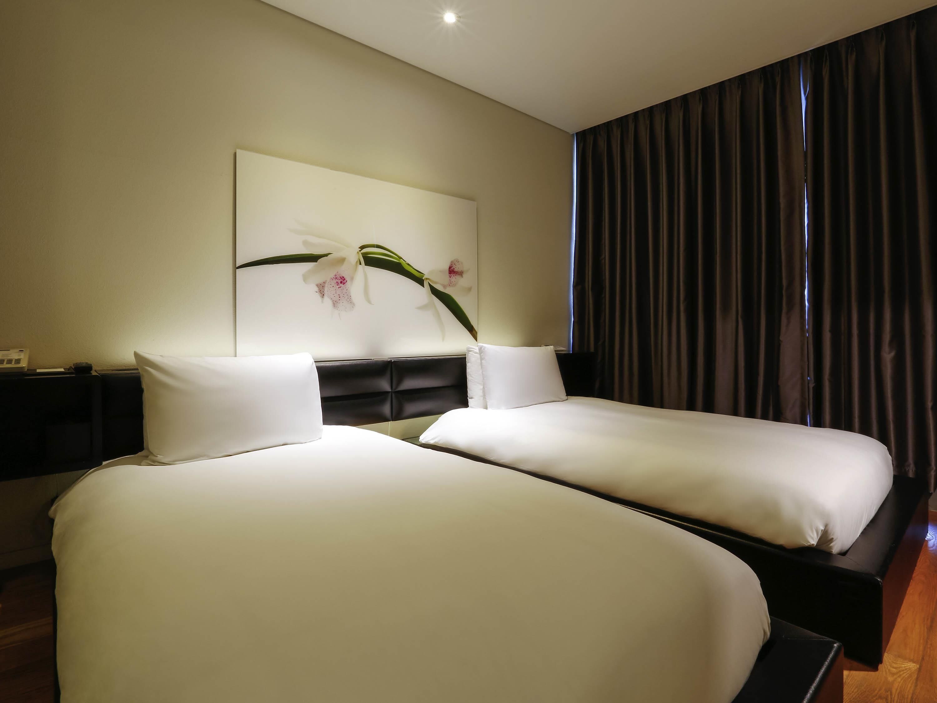 Deluxe Room, 2 Twin Beds | Premium bedding, minibar, in-room safe, individually decorated