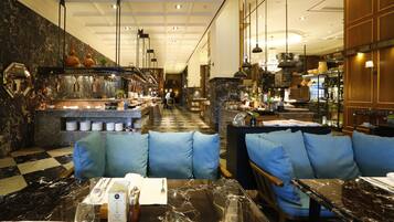 2 restaurants; breakfast, lunch, and dinner served
