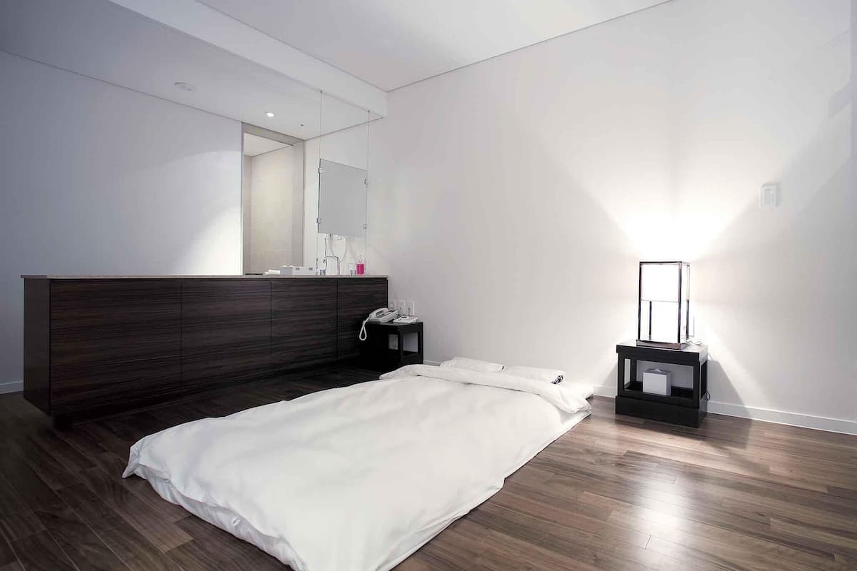 Ropa de cama de alta calidad y minibar