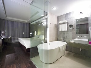 Ropa de cama de alta calidad y minibar 