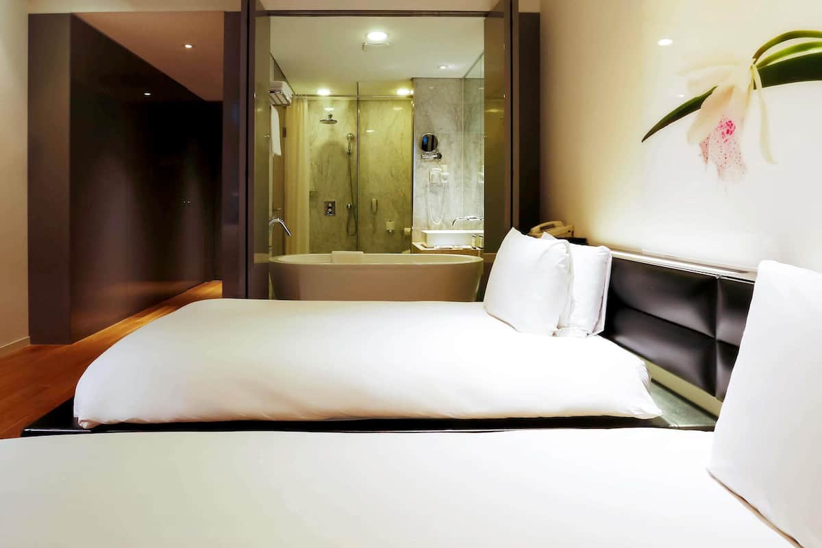 Deluxe Room, 2 Twin Beds | Premium bedding, minibar, in-room safe, individually decorated