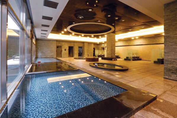 Hot stone massages, Thai massages, massage/treatment rooms