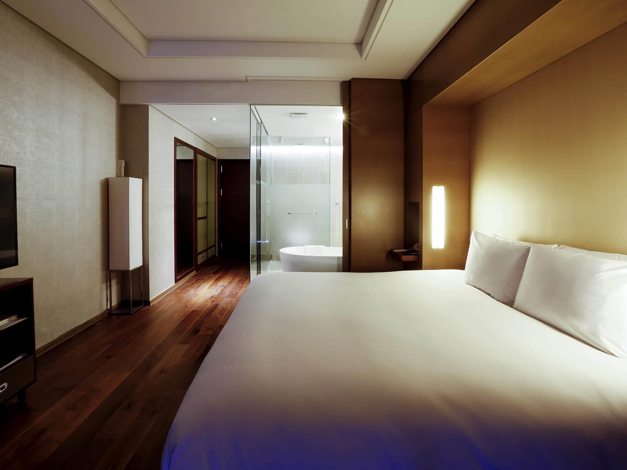 Executive Room, 1 King Bed