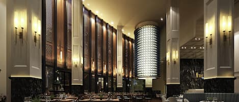 2 Restaurants, Frühstück, Mittagessen, lokale und internationale Küche