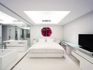 Ropa de cama de alta calidad y minibar 