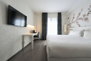 Premium bedding, down duvets, minibar, in-room safe - Catalonia la Boqueria (Barcelona)