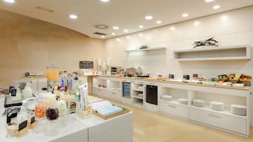 Petit déjeuner buffet (19 EUR par personne)
