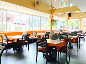 Daily buffet breakfast for a fee - Andatel Grandé Patong Phuket (Patong)