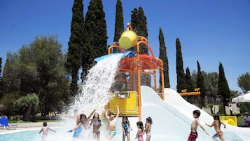 2 outdoor pools, sun loungers