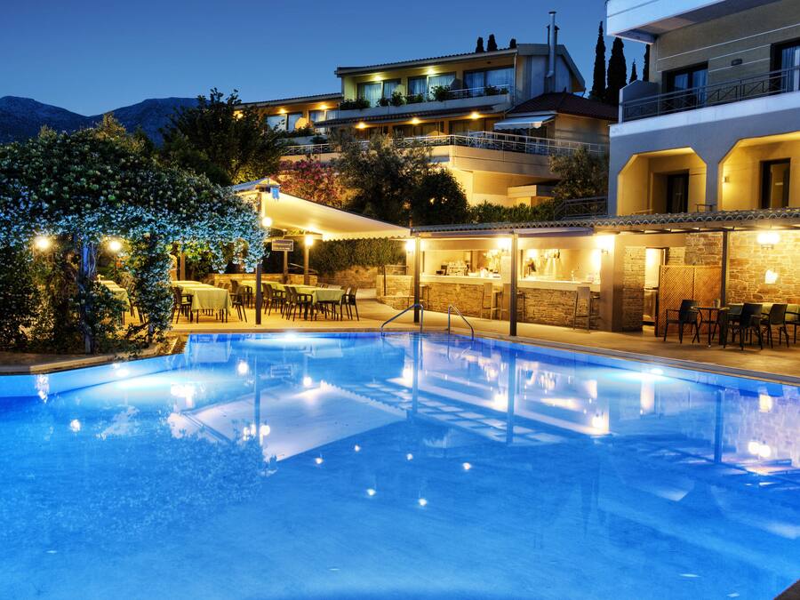 2 piscinas al aire libre, tumbonas