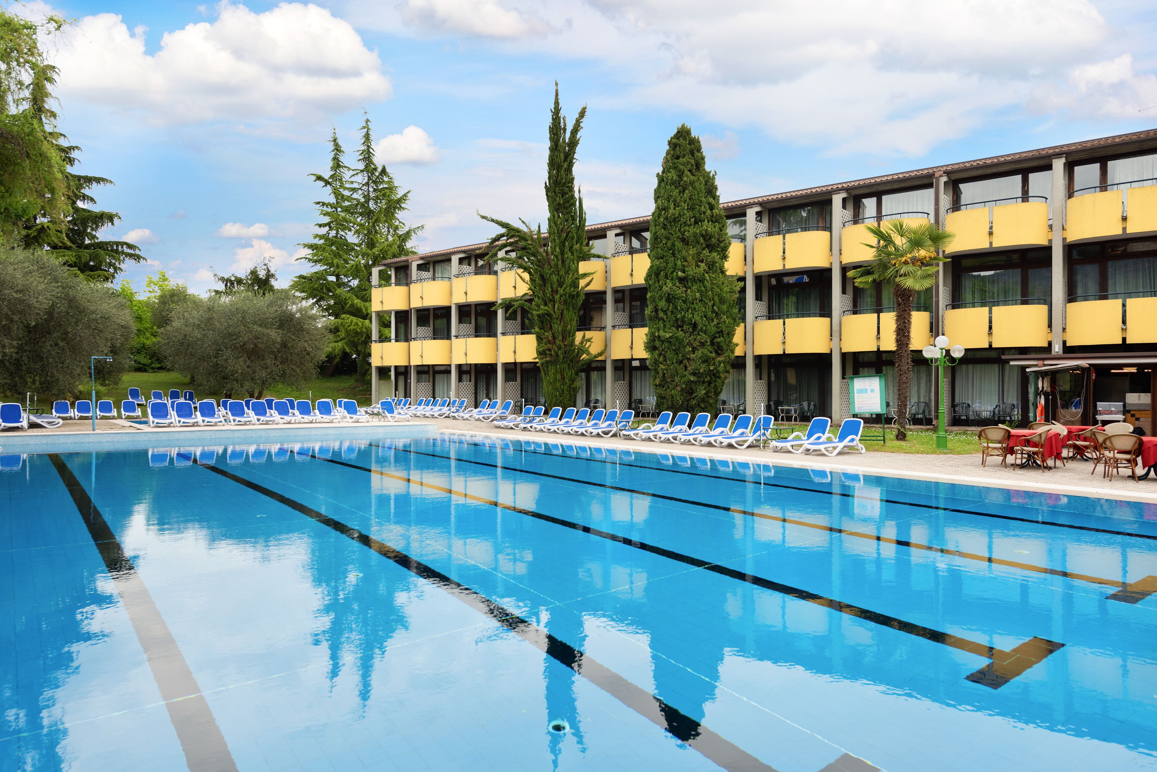 2 outdoor pools, sun loungers