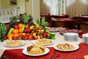 Free daily buffet breakfast - Hotel Palme & Suite (Garda)