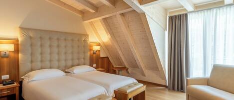 Superior Double or Twin Room | In-room safe, desk, bed sheets