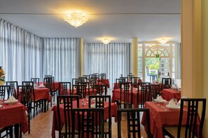 Dinner served - Hotel Royal (Garda)