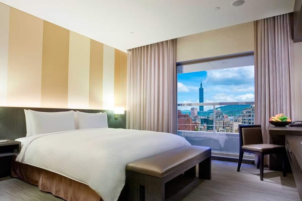 Suite, 1 King Bed, City View