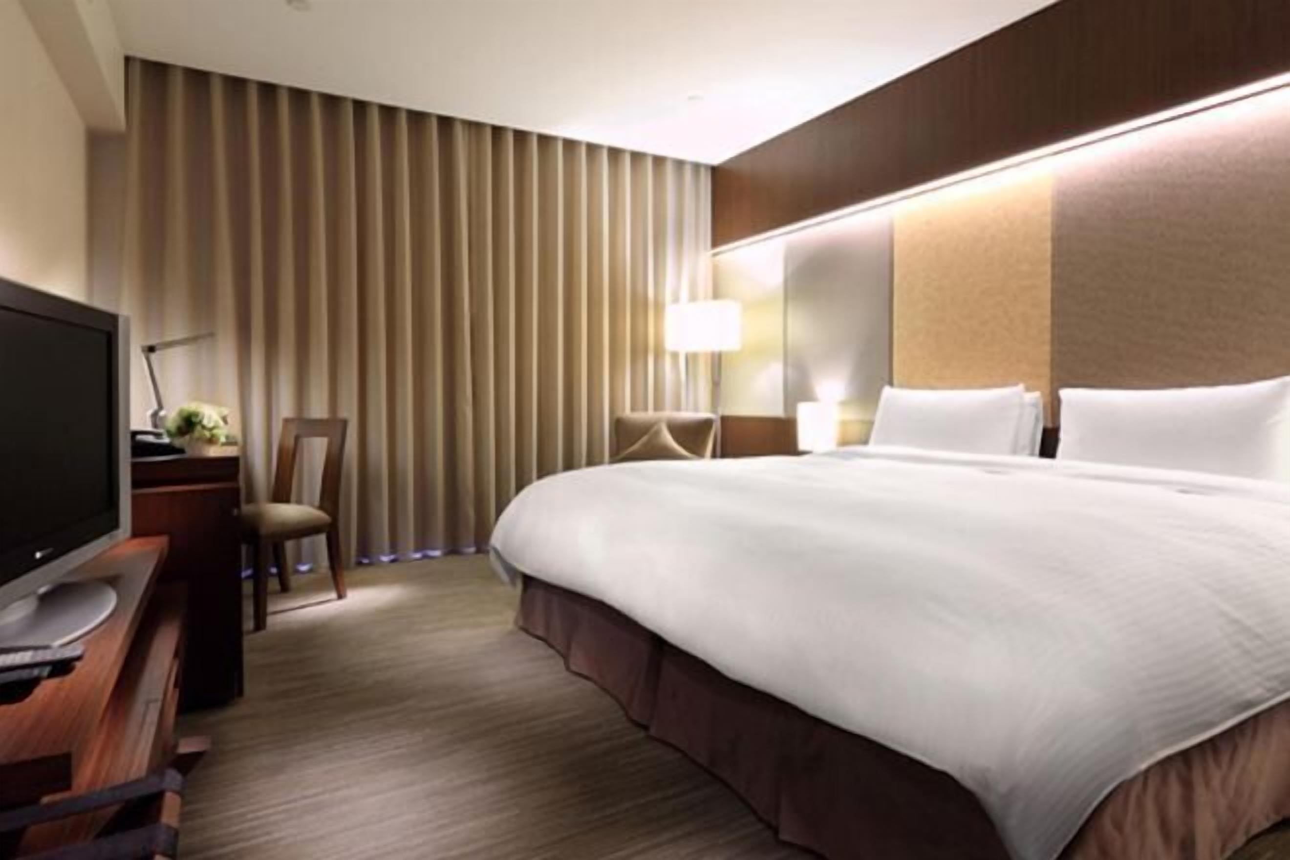 Minibar, coffres-forts dans les chambres, rideaux occultants