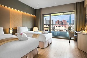 101 View Twin Room | Minibar, in-room safe, blackout drapes, soundproofing