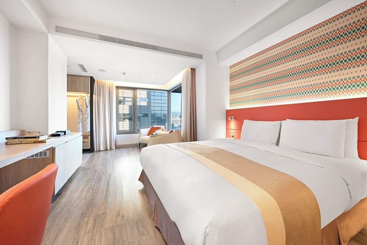 Executive 101 View Room
