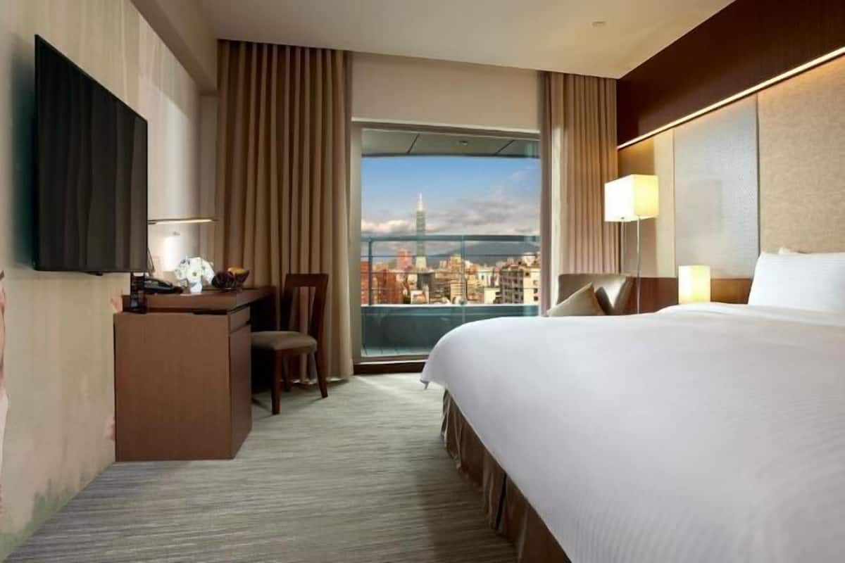 Minibar, in-room safe, blackout curtains, soundproofing